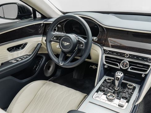 Used 2026 Bentley Flying Spur Plug-In Hybrid AWD/4WD image 26