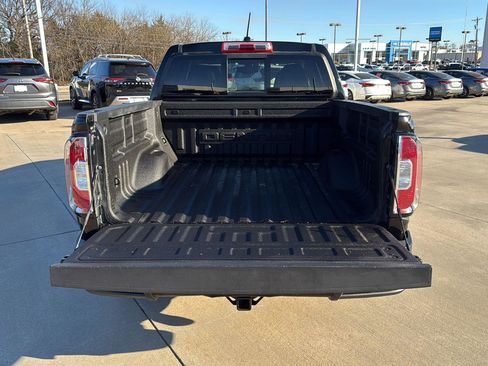 Used 2022 GMC Canyon Denali image 8