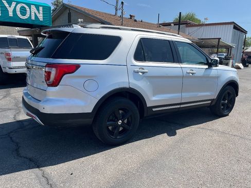 Used 2016 Ford Explorer XLT AWD/4WD image 4