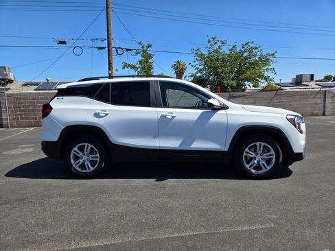 Used 2023 GMC Terrain SLE w/ Driver Convenience Package FWD image 7