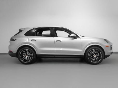 Used 2025 Porsche Cayenne image 13