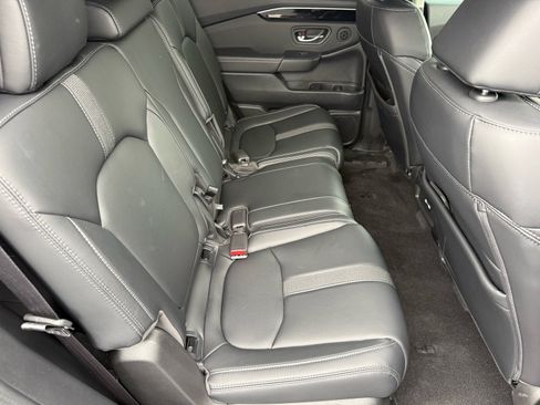 Used 2023 Honda Pilot Touring image 32