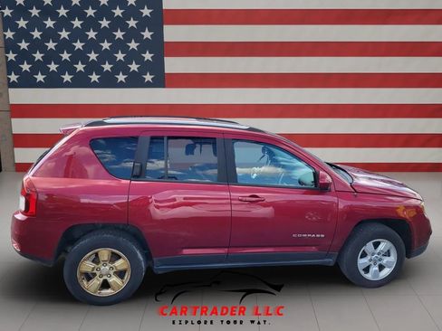 Used 2017 Jeep Compass Latitude FWD image 4