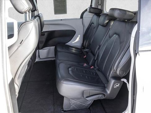 Used 2019 Chrysler Pacifica Touring-L w/ Tire & Wheel Group image 20