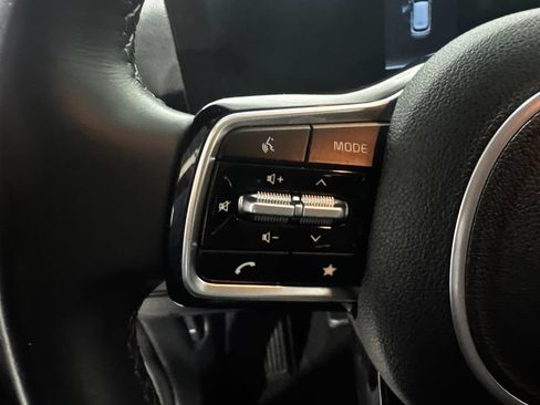 Used 2024 Kia Sorento S FWD image 6