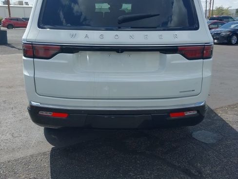 Used 2022 Jeep Wagoneer Series II AWD/4WD image 3