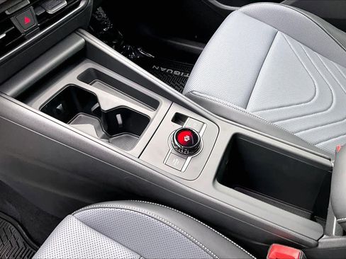 New 2026 Volkswagen Tiguan SE R-Line image 7