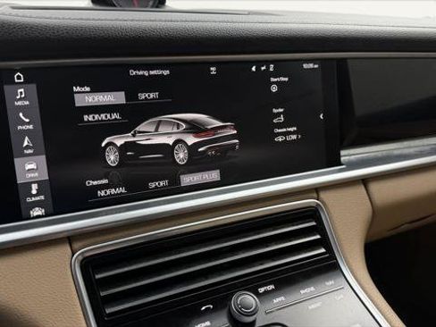 Used 2017 Porsche Panamera RWD image 32