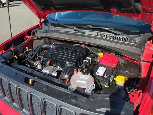 Used 2023 Jeep Renegade Trailhawk AWD/4WD image 35
