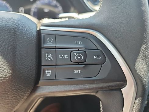 Certified 2025 Jeep Grand Cherokee Limited AWD/4WD image 33