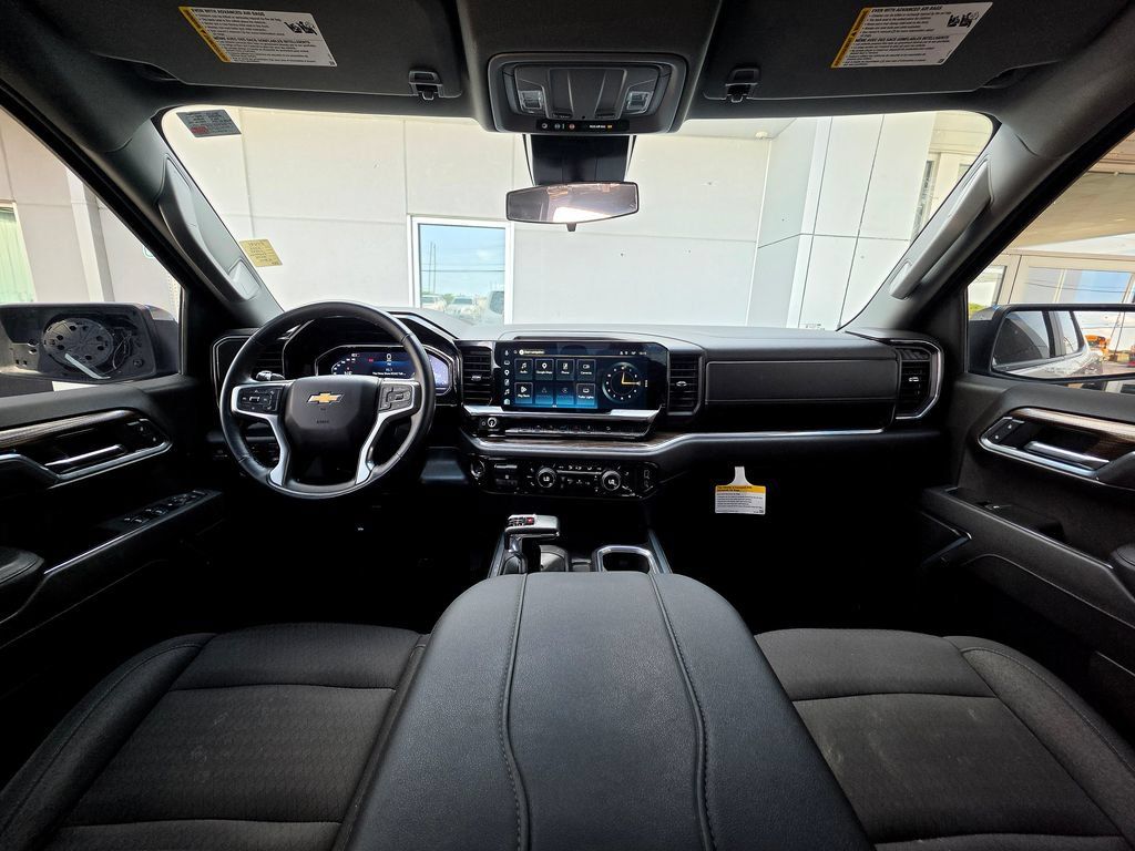 Used 2025 Chevrolet Silverado 1500 LT AWD/4WD image 17