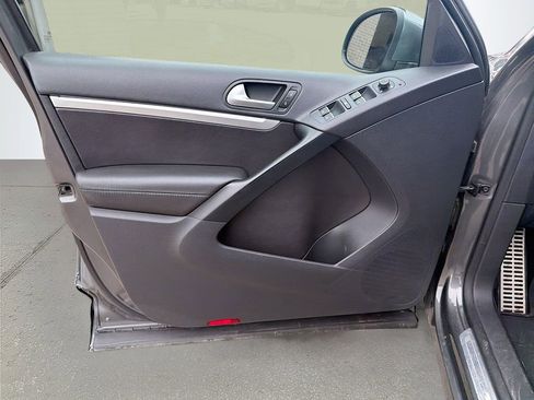 Used 2016 Volkswagen Tiguan R-Line image 23