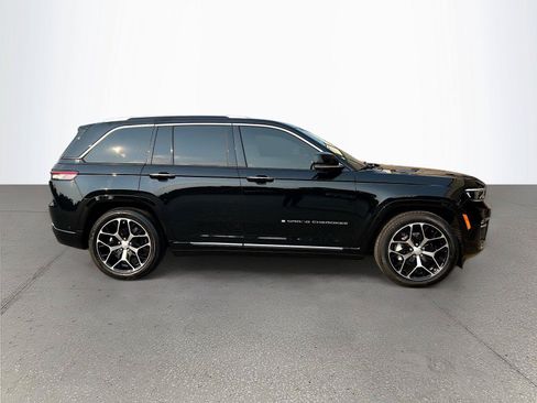 Used 2023 Jeep Grand Cherokee Summit AWD/4WD image 3