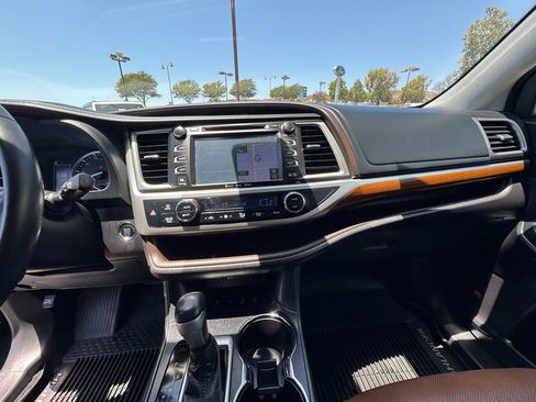 Used 2018 Toyota Highlander Limited AWD/4WD image 20