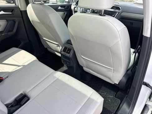 Used 2018 Volkswagen Tiguan SE FWD image 25