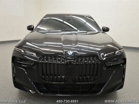 Used 2023 BMW 760i xDrive w/ Luxury Rear Seating Package AWD/4WD image 5