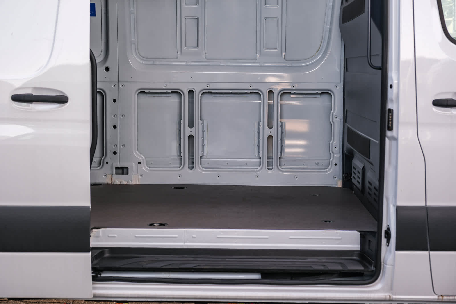 New 2025 Mercedes-Benz eSprinter 170 Cargo image 16