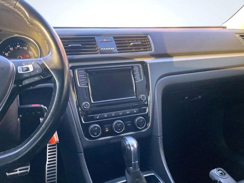 Used 2018 Volkswagen Passat 2.0T R-Line image 6