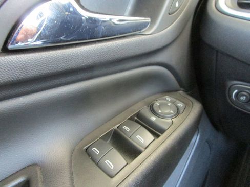 Used 2023 Chevrolet Equinox LT w/ LPO, Floor Liner Package FWD image 34