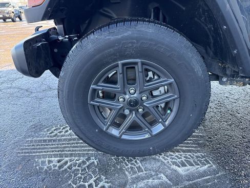 New 2024 Jeep Gladiator Sport image 15