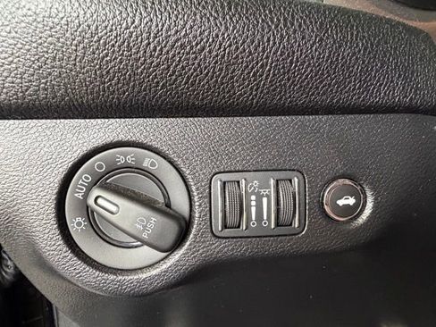 Used 2022 Dodge Challenger R/T RWD image 18