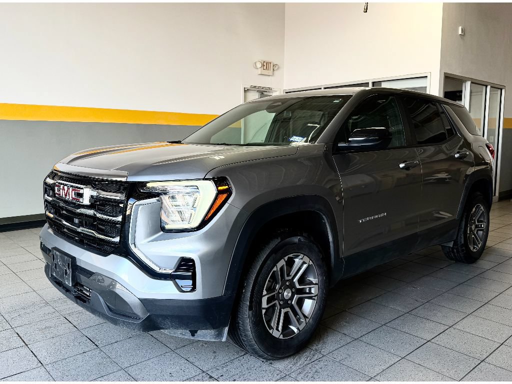 Used 2025 GMC Terrain Elevation FWD image 2
