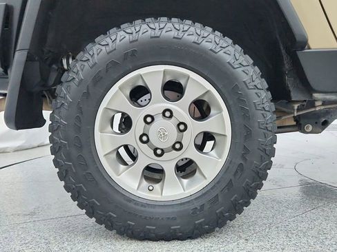 Used 2013 Toyota FJ Cruiser Base image 32