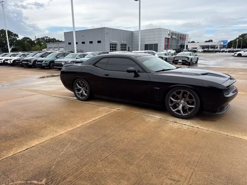 Used 2015 Dodge Challenger R/T w/ Quick Order Package 28B R/T RWD image 10
