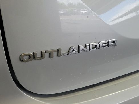 Used 2023 Mitsubishi Outlander SE image 8