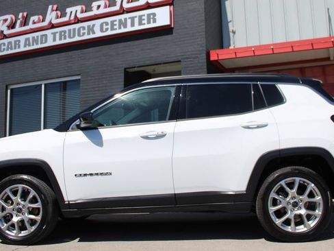 Used 2025 Jeep Compass Limited AWD/4WD image 10