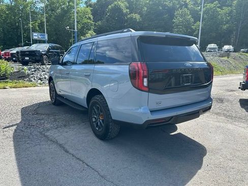 Used 2025 Ford Expedition Tremor AWD/4WD image 3