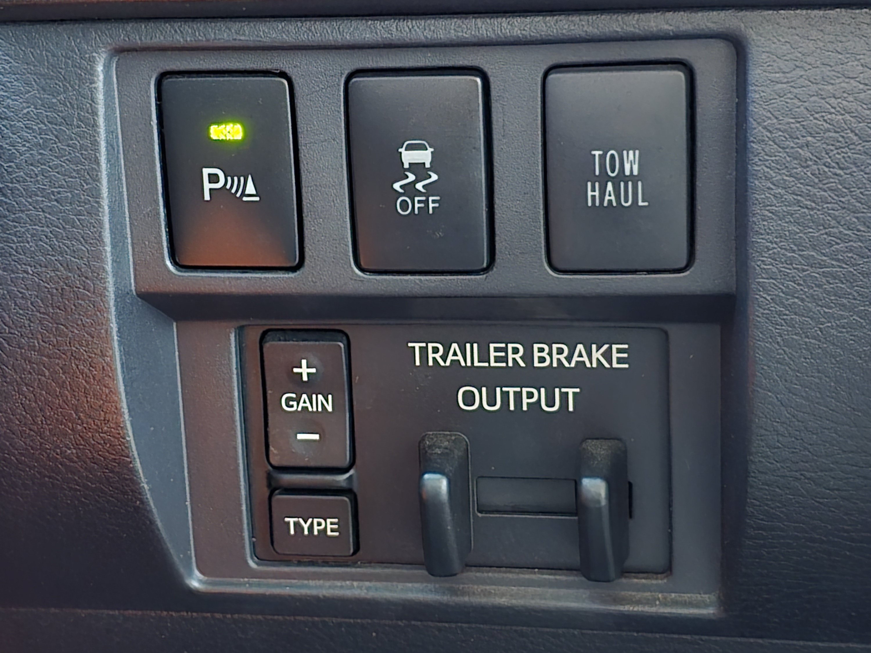 Used 2017 Toyota Tundra SR5 w/ TRD Off Road Package AWD/4WD image 9