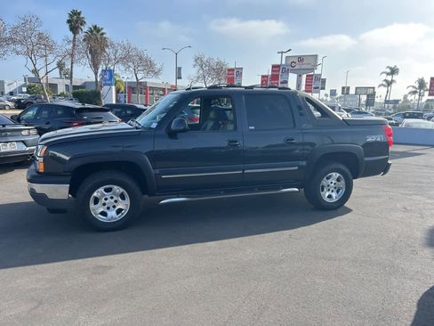 Used 2005 Chevrolet Avalanche Z71 w/ Sun And Sound Package image 3