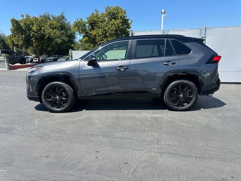 Used 2022 Toyota RAV4 XSE AWD/4WD image 2