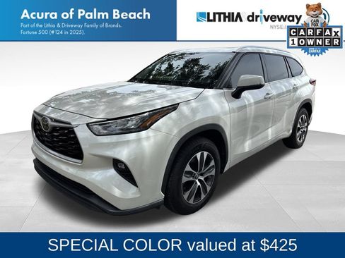 Used 2020 Toyota Highlander XLE FWD image 1