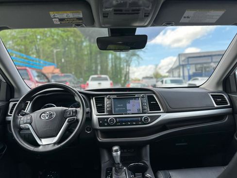 Used 2018 Toyota Highlander XLE FWD image 10