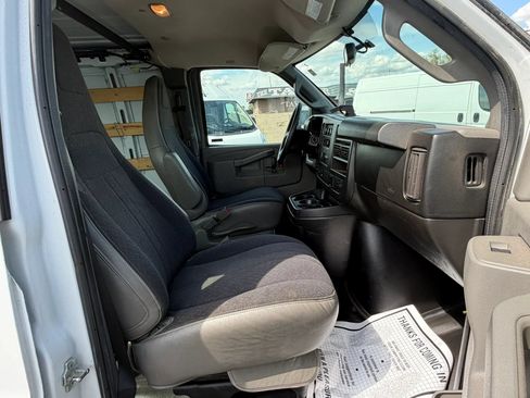 Used 2018 Chevrolet Express 2500 w/ Driver Convenience Package RWD image 18