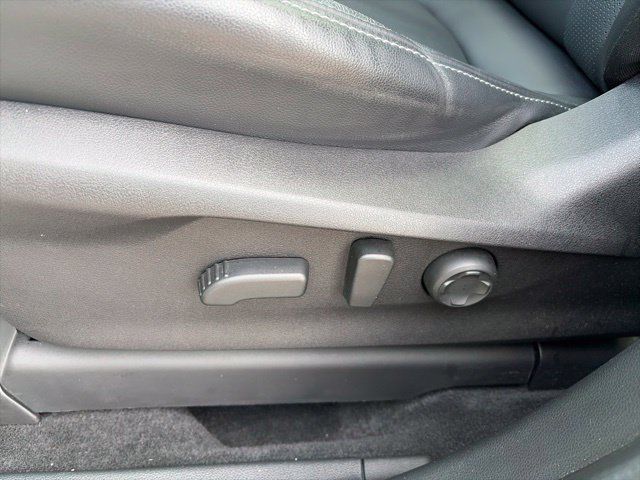 Used 2023 Subaru Ascent Limited w/ Technology Package AWD/4WD image 10