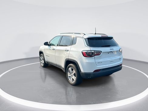 Used 2022 Jeep Compass Latitude w/ Sun and Sound Group AWD/4WD image 7
