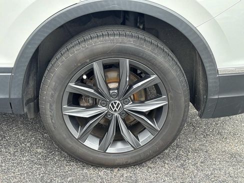 Used 2023 Volkswagen Tiguan SE FWD image 3