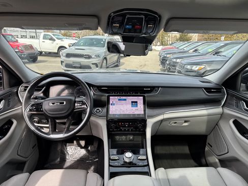 Used 2023 Jeep Grand Cherokee L Overland w/ Luxury Tech Group IV image 34