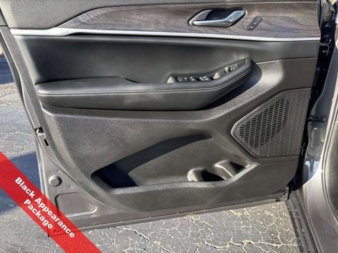 New 2025 Jeep Grand Cherokee L Limited w/ Black Appearance Package image 15