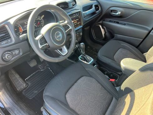 Used 2023 Jeep Renegade Latitude AWD/4WD image 5