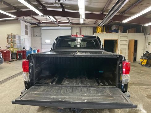 Used 2011 Toyota Tundra Limited w/ Memory Pkg AWD/4WD image 33