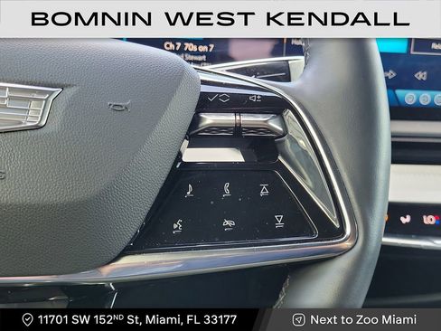 Used 2025 Cadillac Optiq Luxury 1 image 16