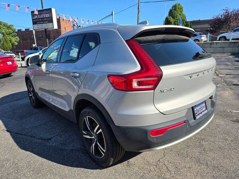 Used 2023 Volvo XC40 B5 Core w/ Climate Package AWD/4WD image 4