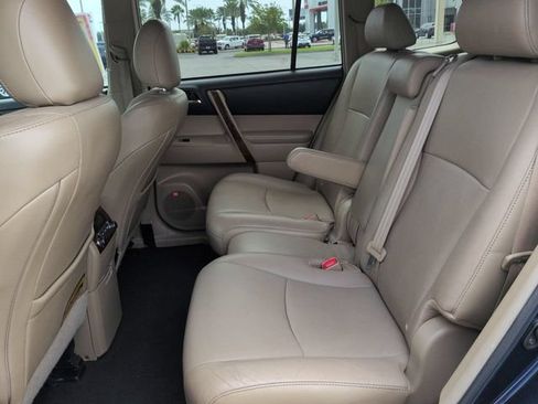 Used 2011 Toyota Highlander Limited w/ Tow Pkg FWD image 14