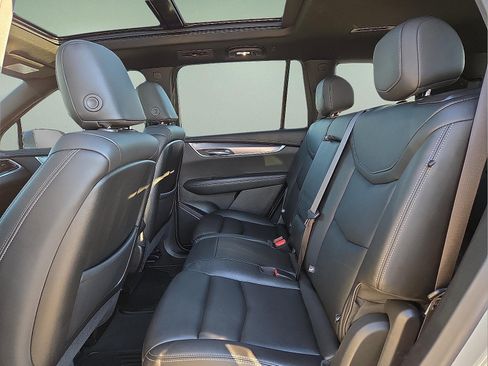 Used 2024 Cadillac XT6 Luxury image 11