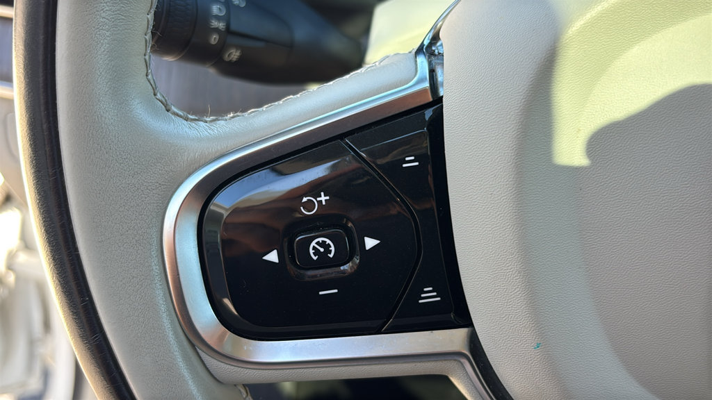 Certified 2024 Volvo XC90 B6 Plus AWD/4WD image 18