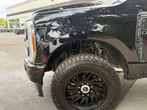 Used 2023 Ford F250 Lariat w/ Sport Appearance Package image 4